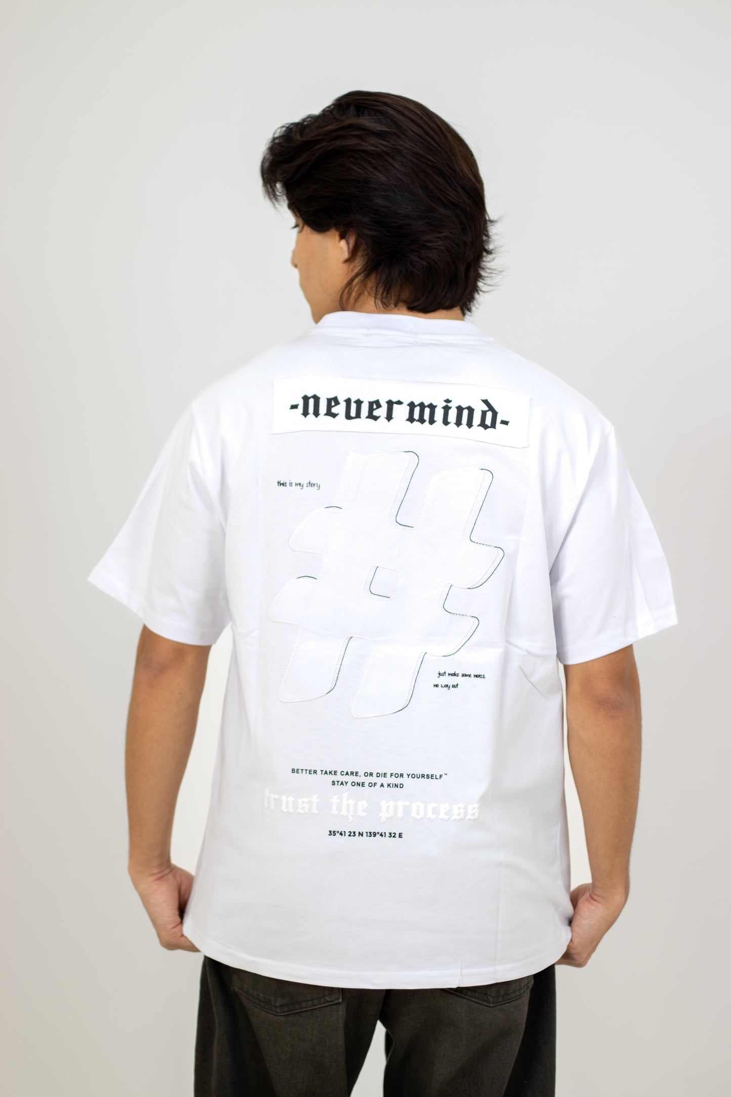 PLAYERA OVERSIZE ESTAMPADO NEUERMIND